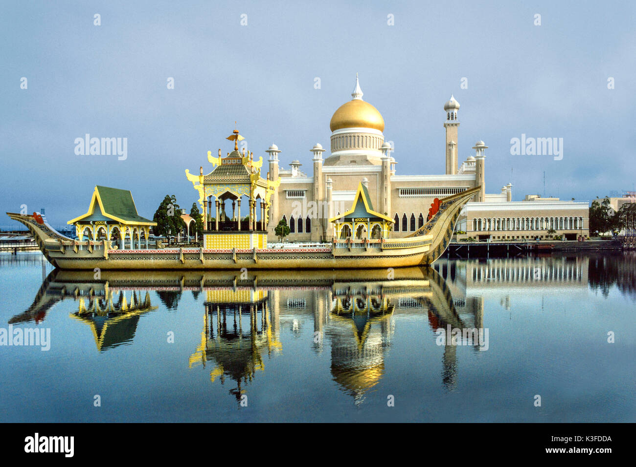 Omar Ali Saifuddin Moschee, chapelar Seri Begawan, Brunei Foto de stock