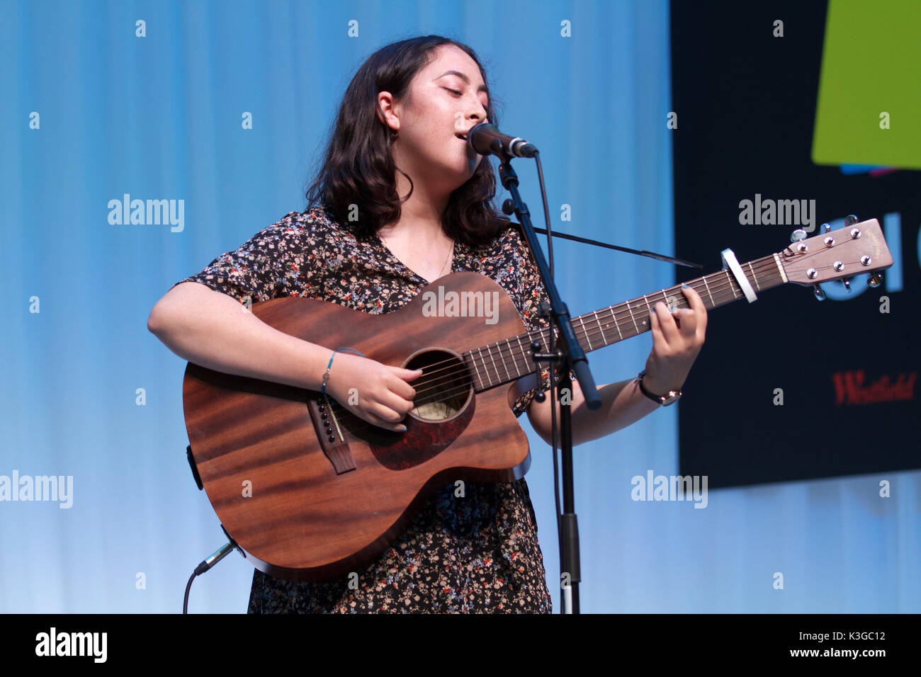 Londres, Reino Unido. 3 de septiembre, 2017. Ella Tobin atiende al Alcalde de Londres Conciertos Gran Final que tuvo lugar en el centro comercial Westfield, Sheperds Bush, Londres. Doce finalistas combate .Conciertos es mucho más que una competición. Para aquellos que mantengan el rumbo, una multitud de posibilidades se abre a ellos a través del amplio programa Busk en Londres - reservas pagadas, terrenos privados busking esquemas con potencial de ingresos, el trabajo y la industria de gestión de eventos de acceso.©Keith Larby/Alamy Live News Foto de stock