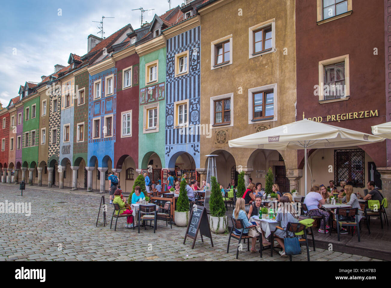Polonia, Poznan, ciudad de Stary Rynek, casas pintorescas, Plaza de la Ciudad Vieja Foto de stock
