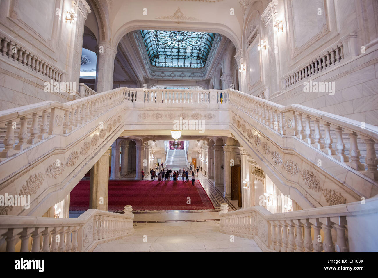 Ciudad de Rumania, Bucarest, el edificio del Parlamento, el Interior, la escalera Foto de stock