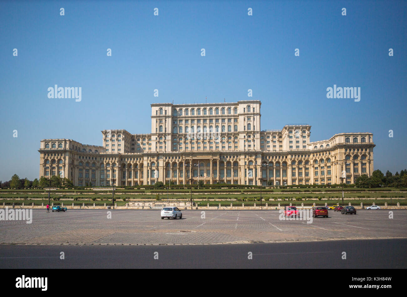 Ciudad de Rumania, Bucarest, Unirii Boulevard, el edificio del parlamento, Foto de stock