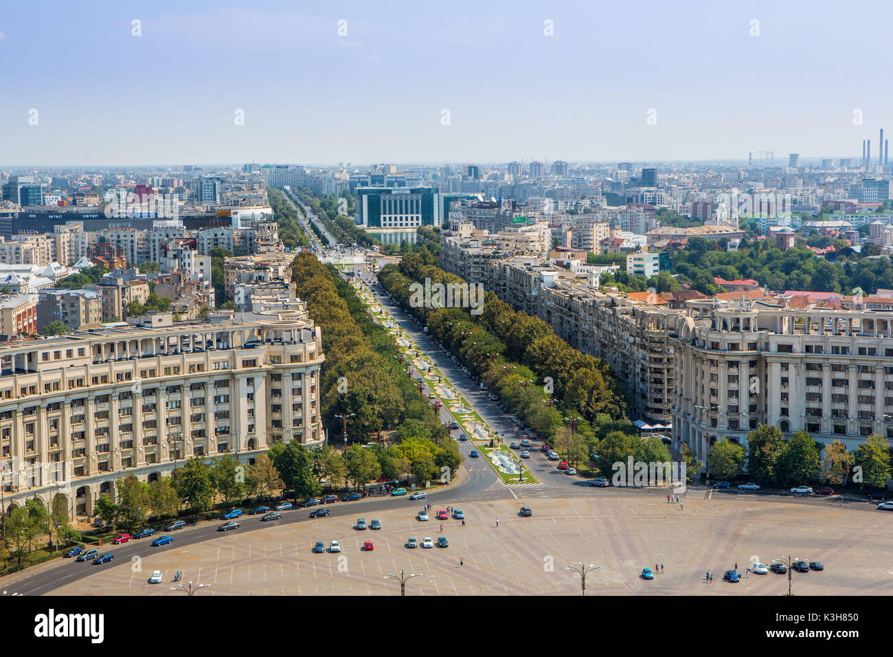 Ciudad de Rumania, Bucarest, Unirii Boulevard, el edificio del parlamento, Foto de stock