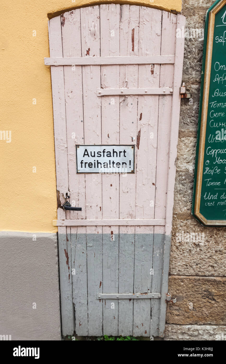 Alemania, Baviera, Ausfahrt Freihalten (mantener) signo claro Foto de stock
