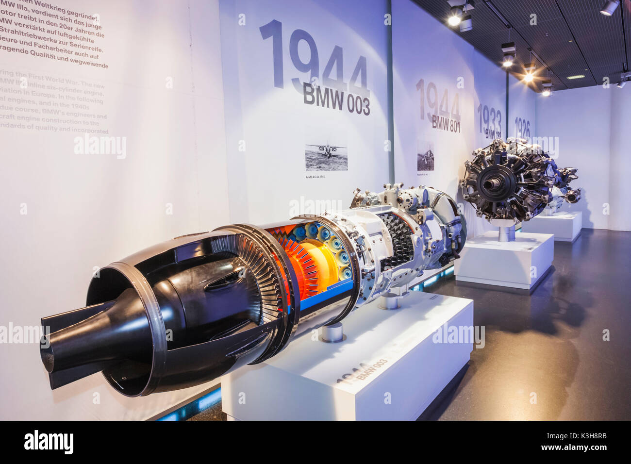 Alemania, Baviera, Munich, museo de BMW, visualizar el Histórico de motores de avión Foto de stock