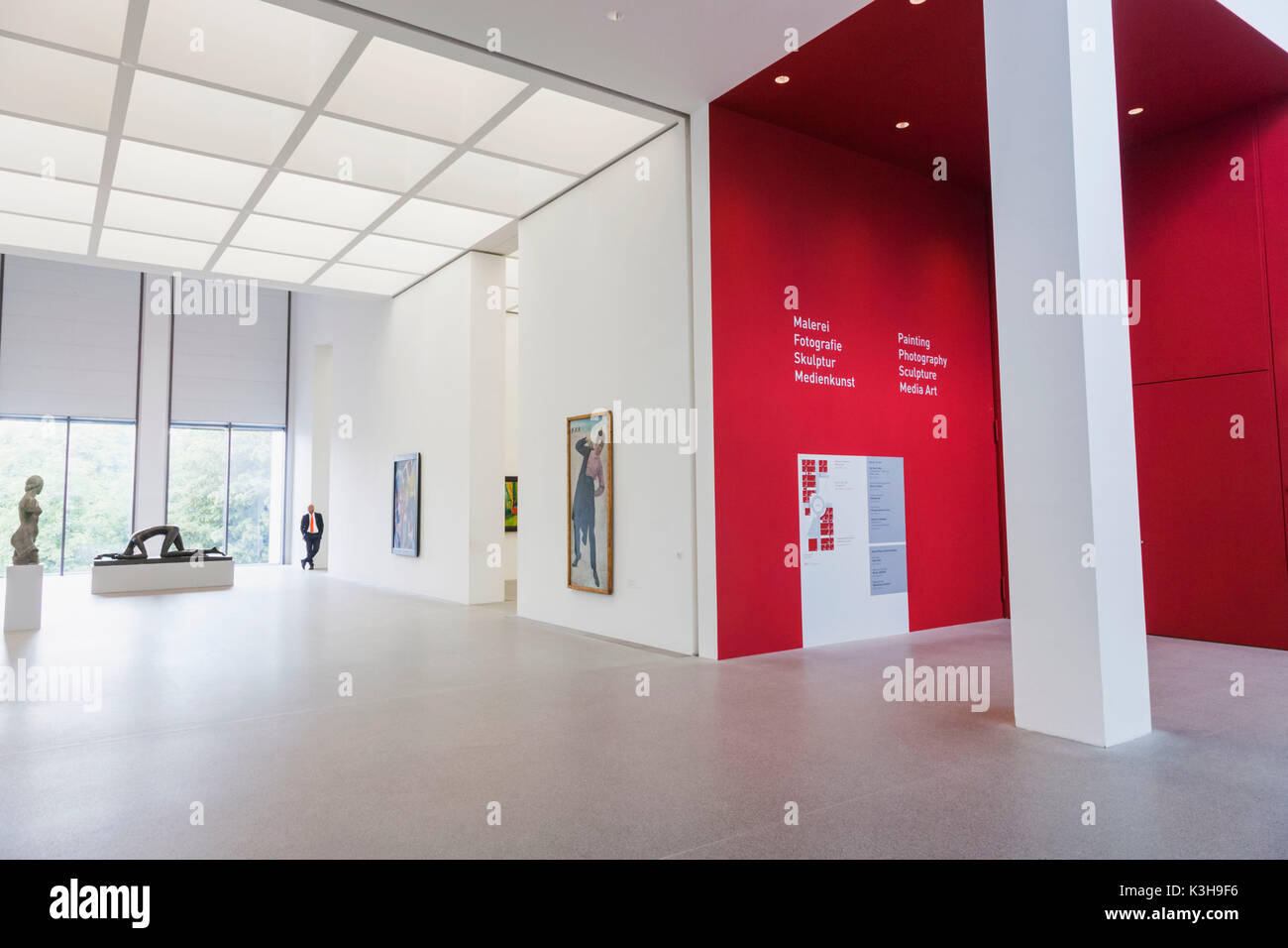 Alemania, Baviera, Munich, la pinacoteca del Museo de Arte Moderno (Pinakothek der Moderne), vista interior Foto de stock