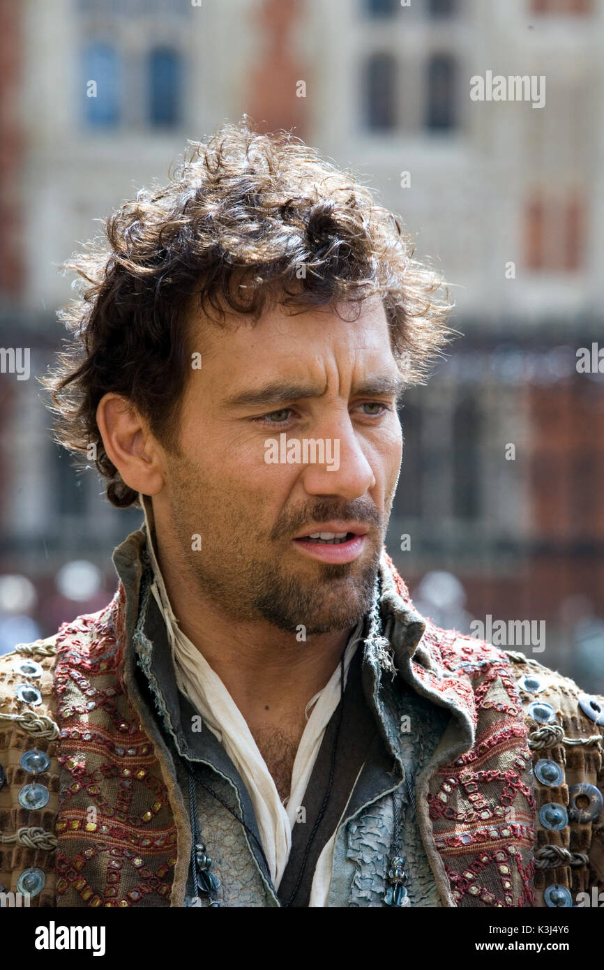 Clive Owen estrellas como Sir Walter Raleigh en Elizabeth: La Edad de Oro. ELIZABETH: la edad de oro Clive Owen como Sir Walter Raleigh Fecha: 2007 Foto de stock