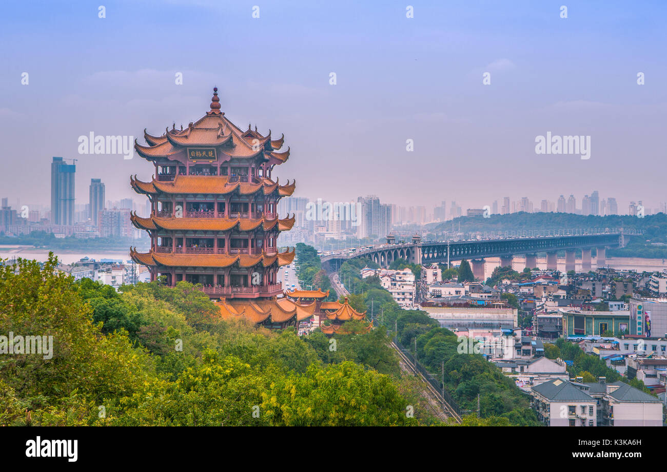 China, ciudad de Wuhan, la torre de la Grulla Amarilla Foto de stock