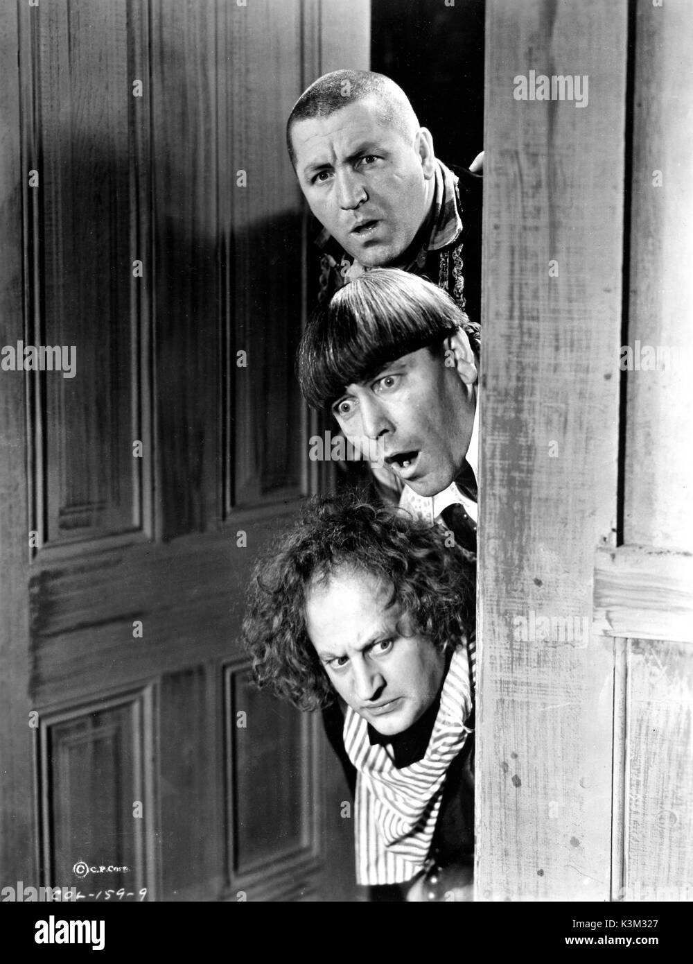Los tres chiflados CURLY HOWARD, MOE HOWARD, Larry FINE comedia americana y  la pantalla del vaudeville acto en la primera mitad de la C20th Los tres  chiflados Fotografía de stock - Alamy