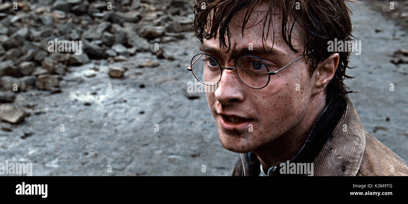 HARRY POTTER Y LAS RELIQUIAS DE LA MUERTE: Parte 2, Daniel Radcliffe como Harry  Potter Fecha: 2011 Fotografía de stock - Alamy