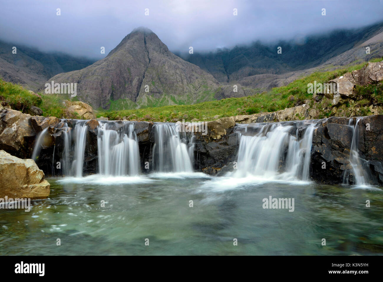 Fairy piscinas cascada, Isla de Skye, Escocia Europa Foto de stock