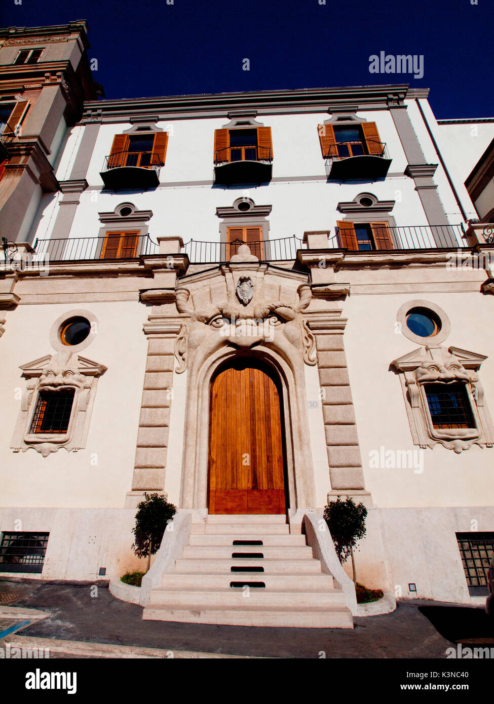 Puerta de palazzo zuccari roma fotografías e imágenes de alta ...