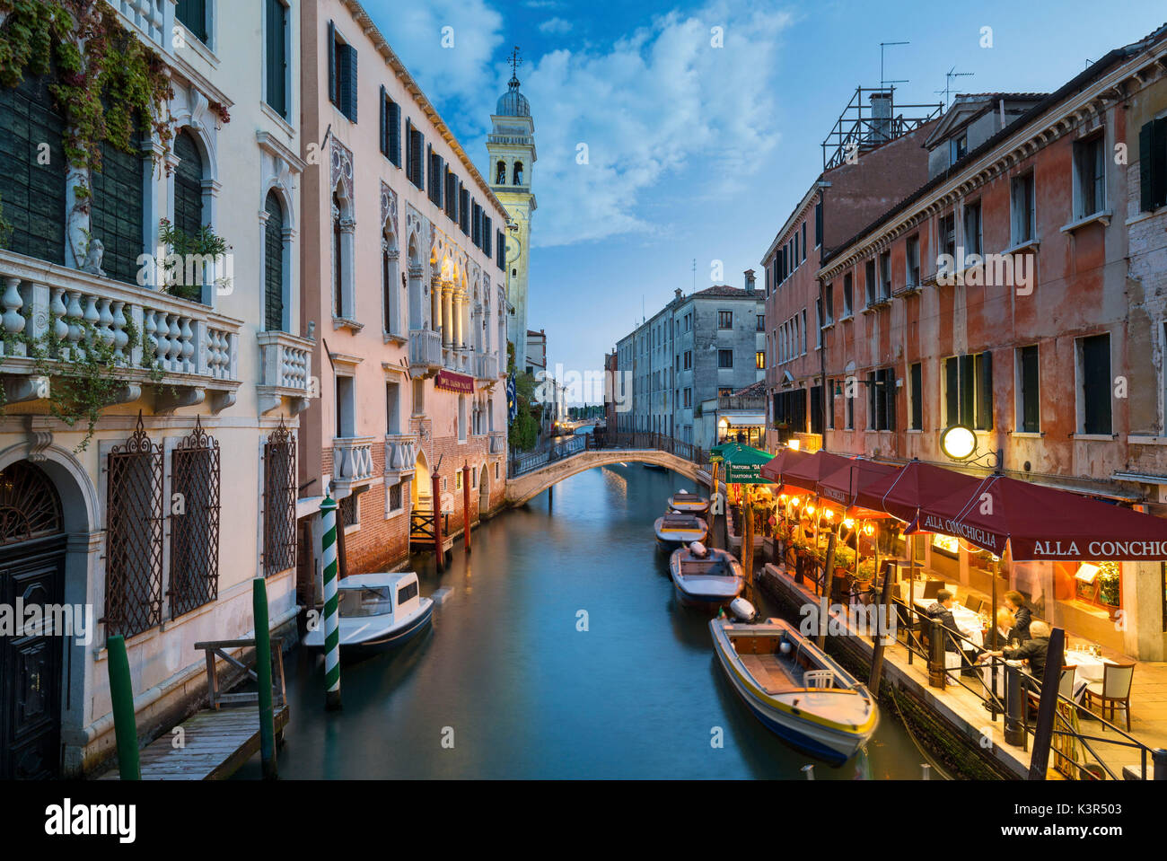 Rio di San Lorenzo con Greci campanario. Venecia, Véneto, Italia. Foto de stock