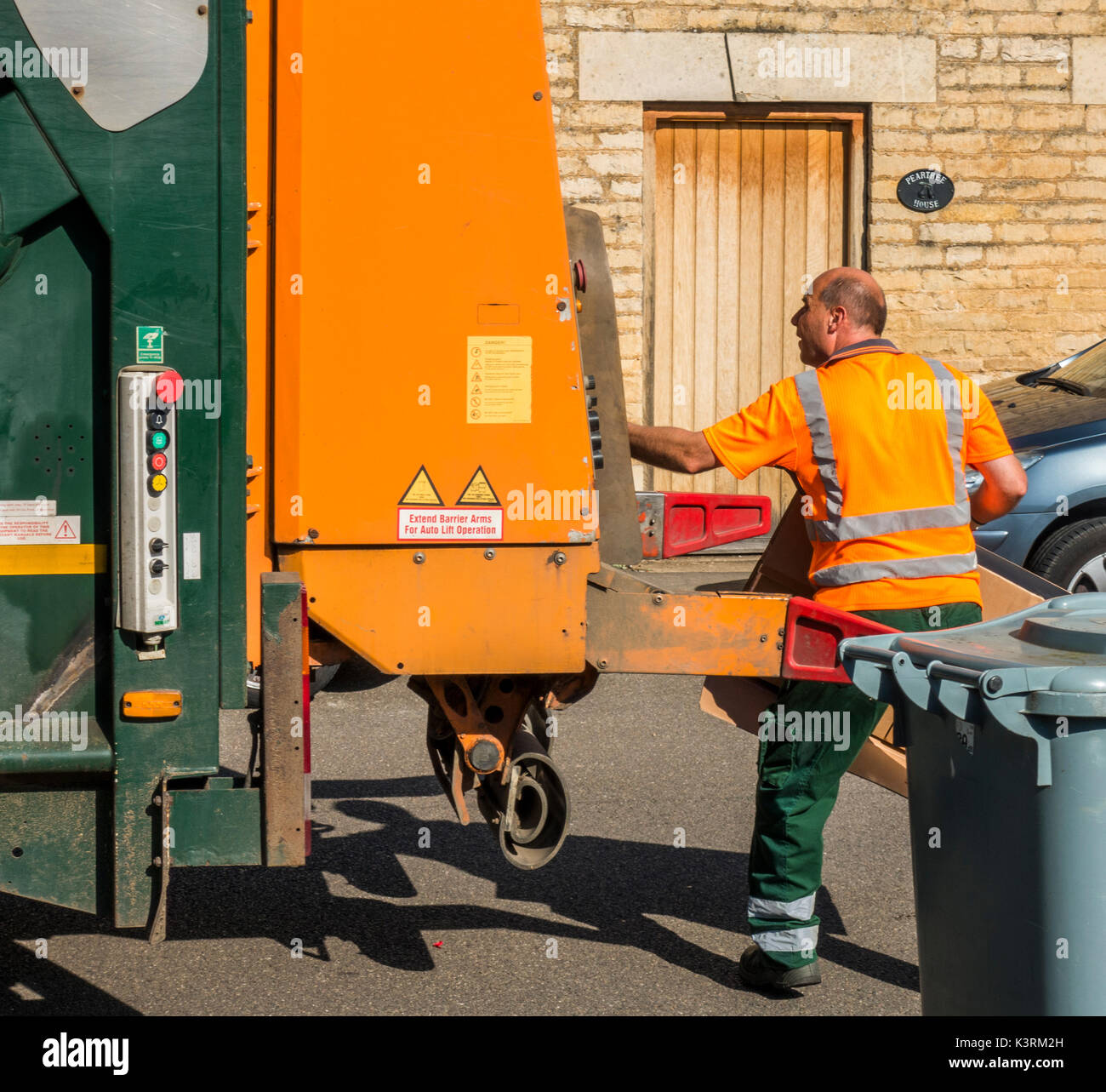 Residuos de carton fotografías e imágenes de alta resolución - Alamy