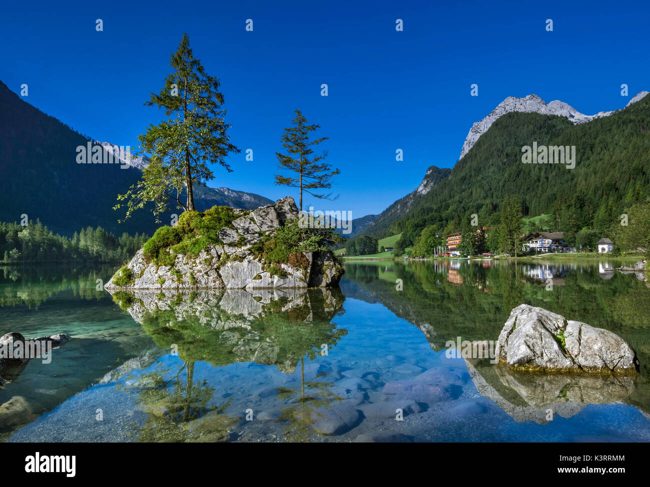 Vista del Lago Hintersee cerca de Ramsau en el Parque Nacional Berchtesgaden, Baviera, la Alta Baviera, Alemania, Europa Foto de stock