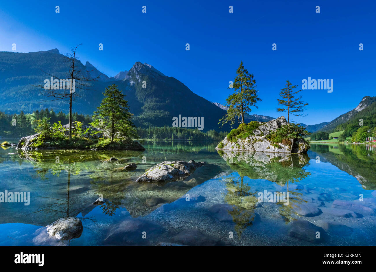 Vista del Lago Hintersee cerca de Ramsau en el Parque Nacional Berchtesgaden, Baviera, la Alta Baviera, Alemania, Europa Foto de stock