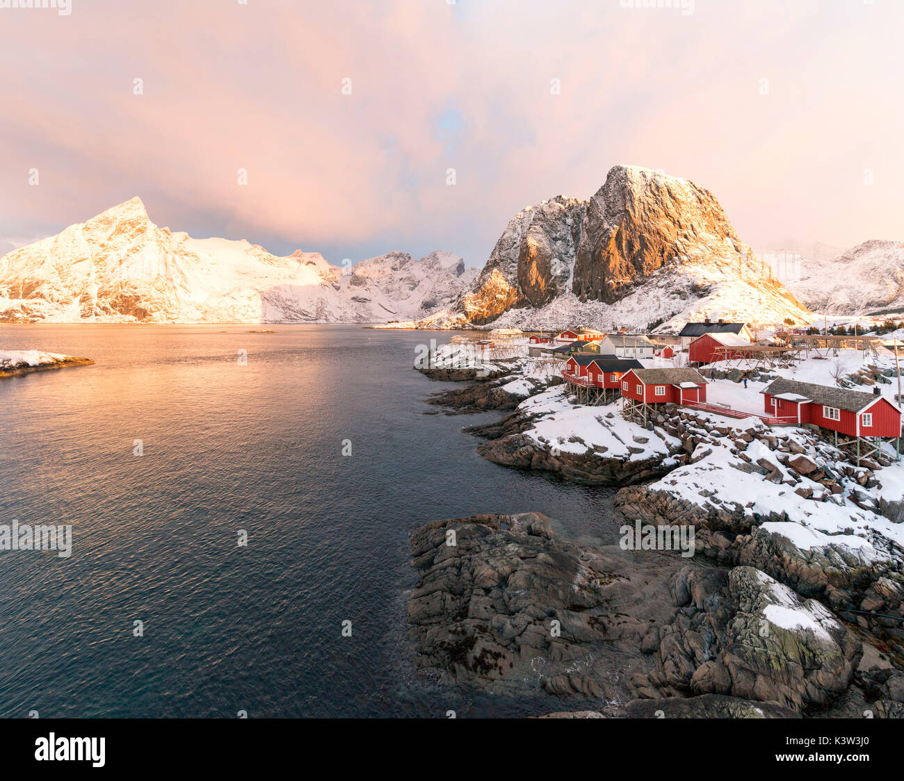 Hamnoy, islas Lofoten, Noruega. invierno ver al amanecer. Foto de stock