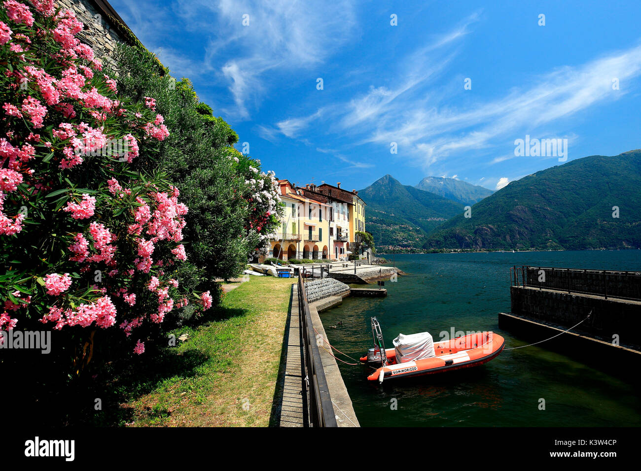 Santa Maria Rezzonico, el Lago de Como, en Lombardía, Italia Foto de stock