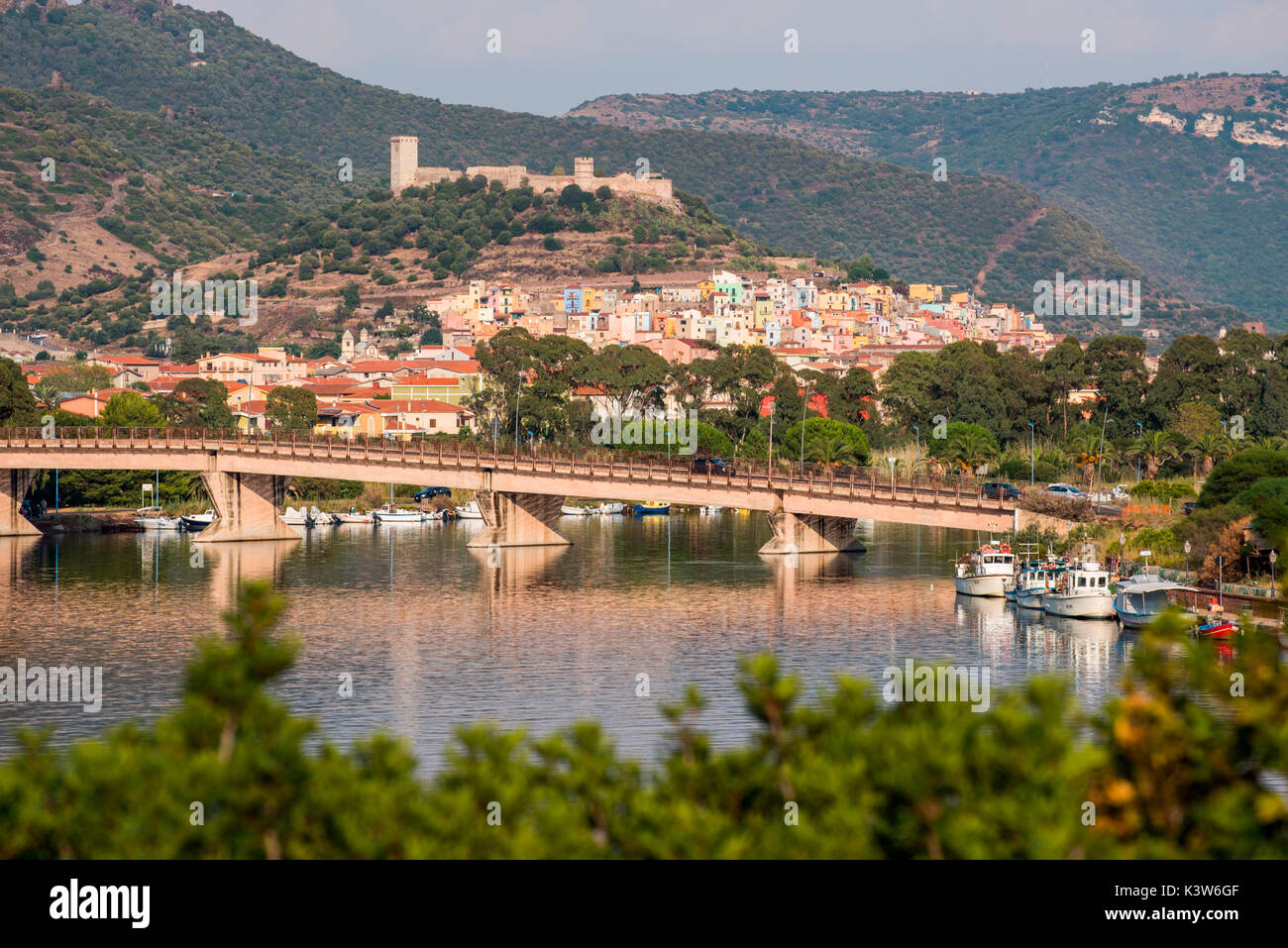 Bosa, provincia de Oristano, Cerdeña, Italia, Europa. Foto de stock