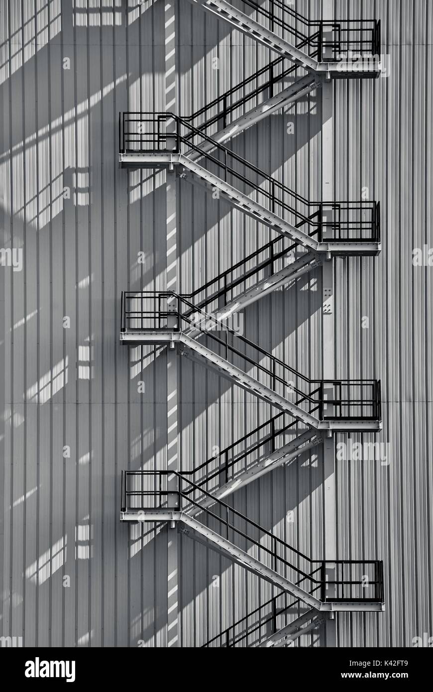 Escalera exterior industrial Foto de stock