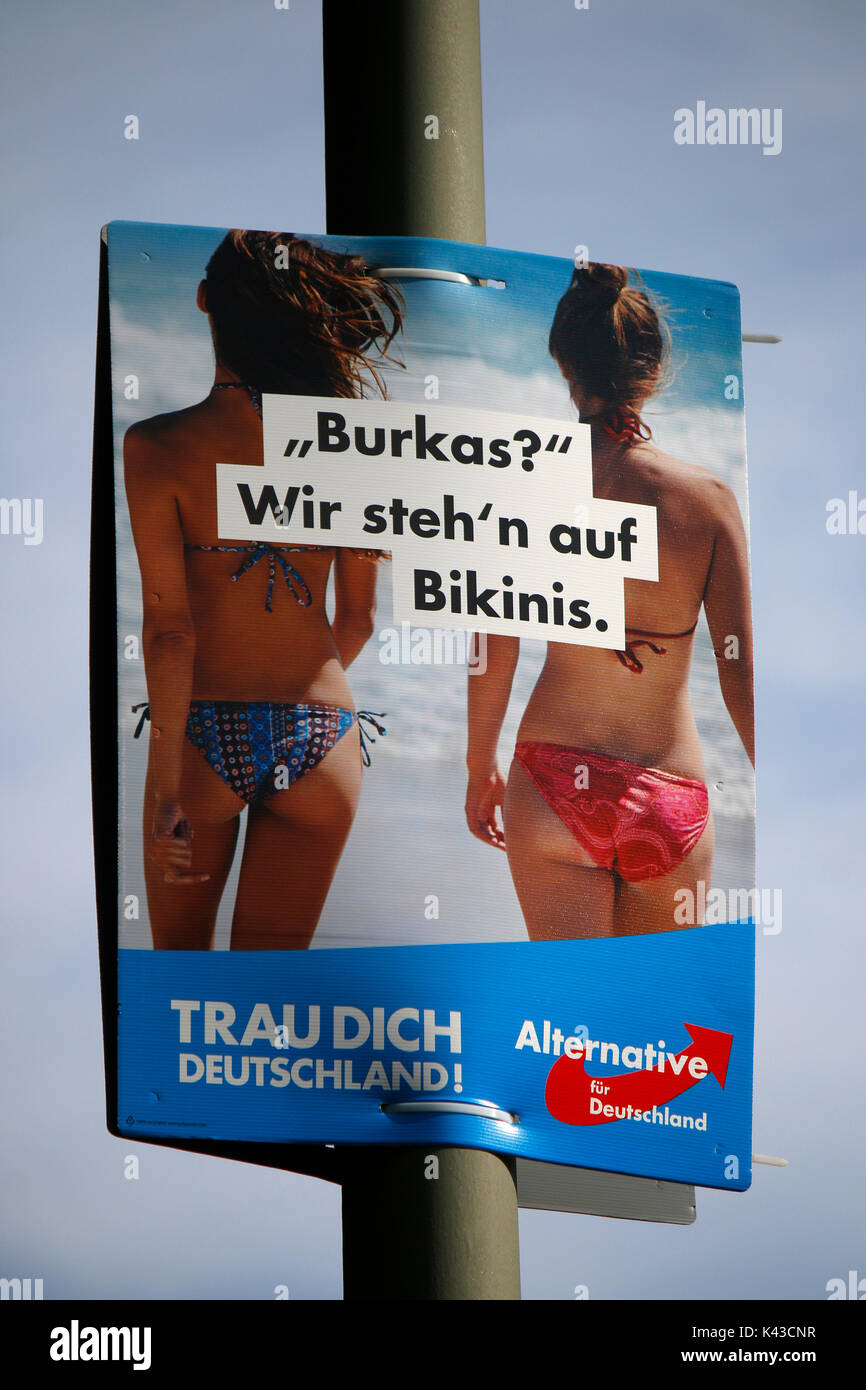 Wahlplakate: AfD mit dem lema 'Burkas? Wir stehn auf Bikinis", 4. De  septiembre de 2017, Berlín Fotografía de stock - Alamy