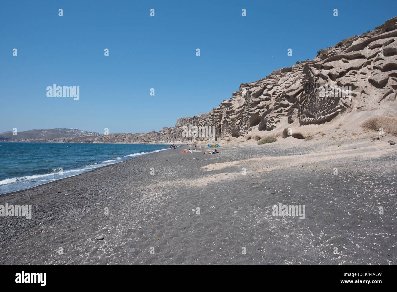 La isla de Santorini, Fira, Grecia, Europa. Vlichada Santorini playa, arena, mar y viento particullary formado formas. Foto de stock