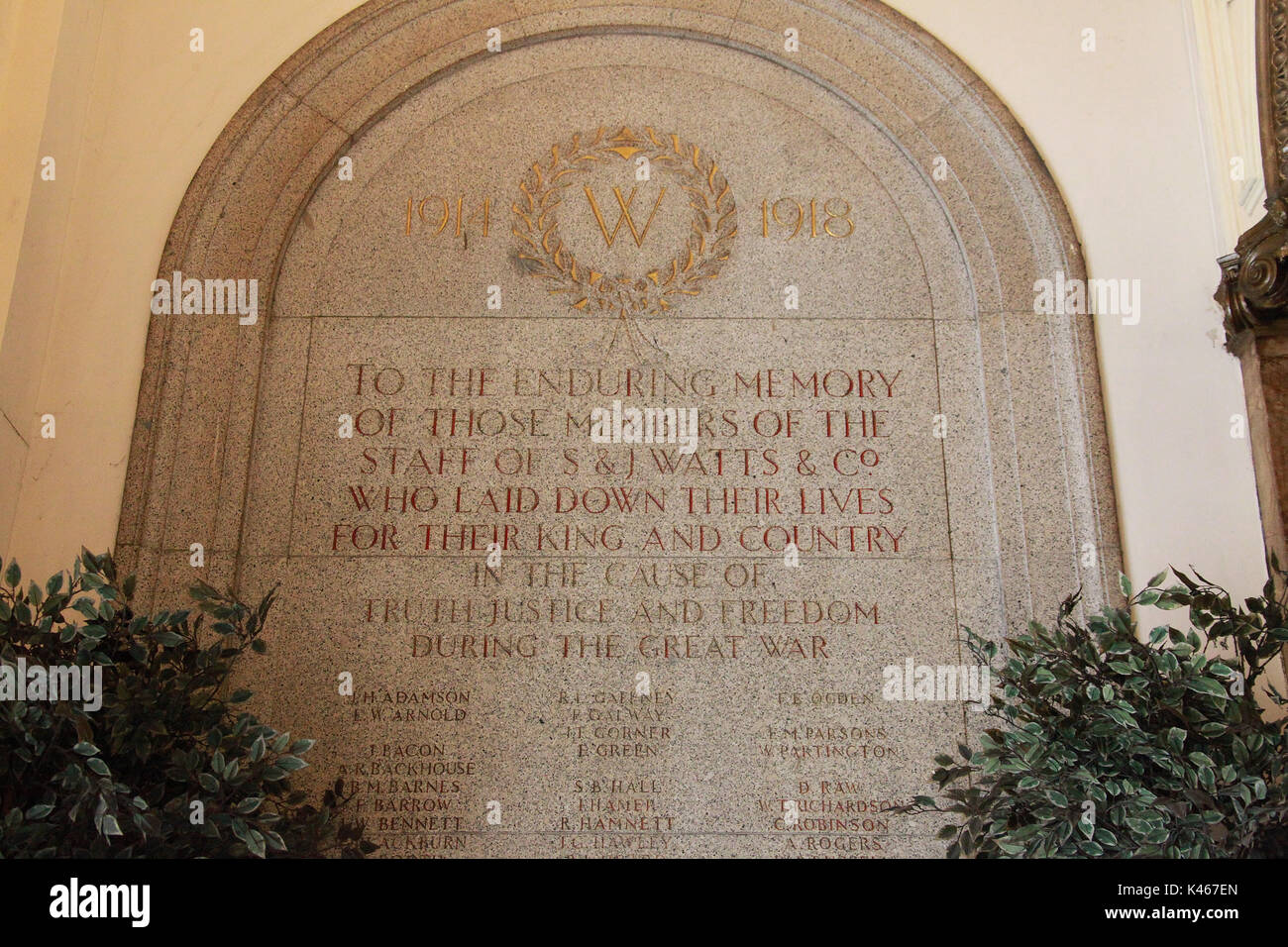 Almacén de vatios War Memorial a la entrada del Hotel Britannia Foto de stock