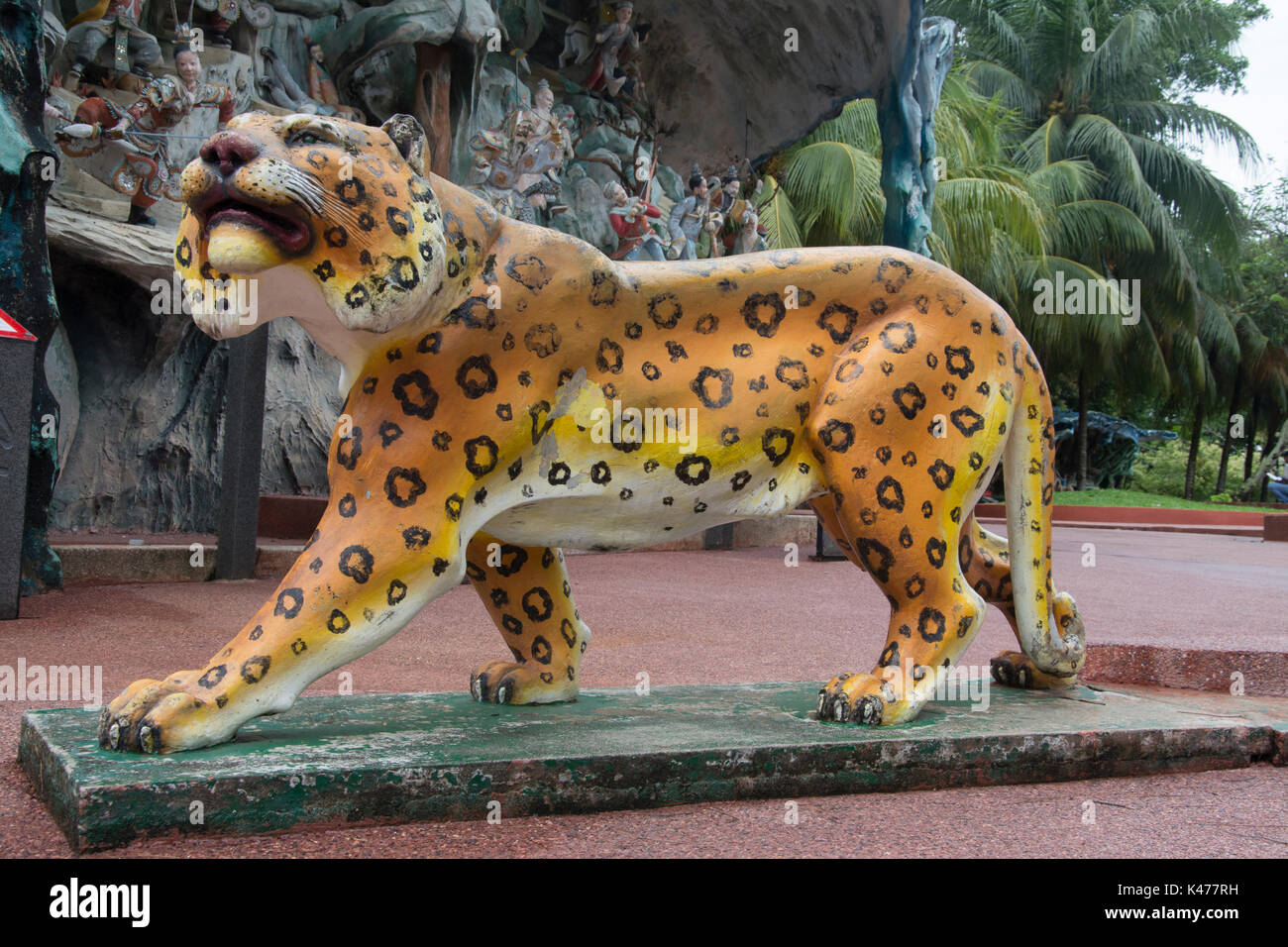 Tigre de tamaño vida estatua en el Haw Par Villa (Tiger Balm Gardens), Singapur Foto de stock