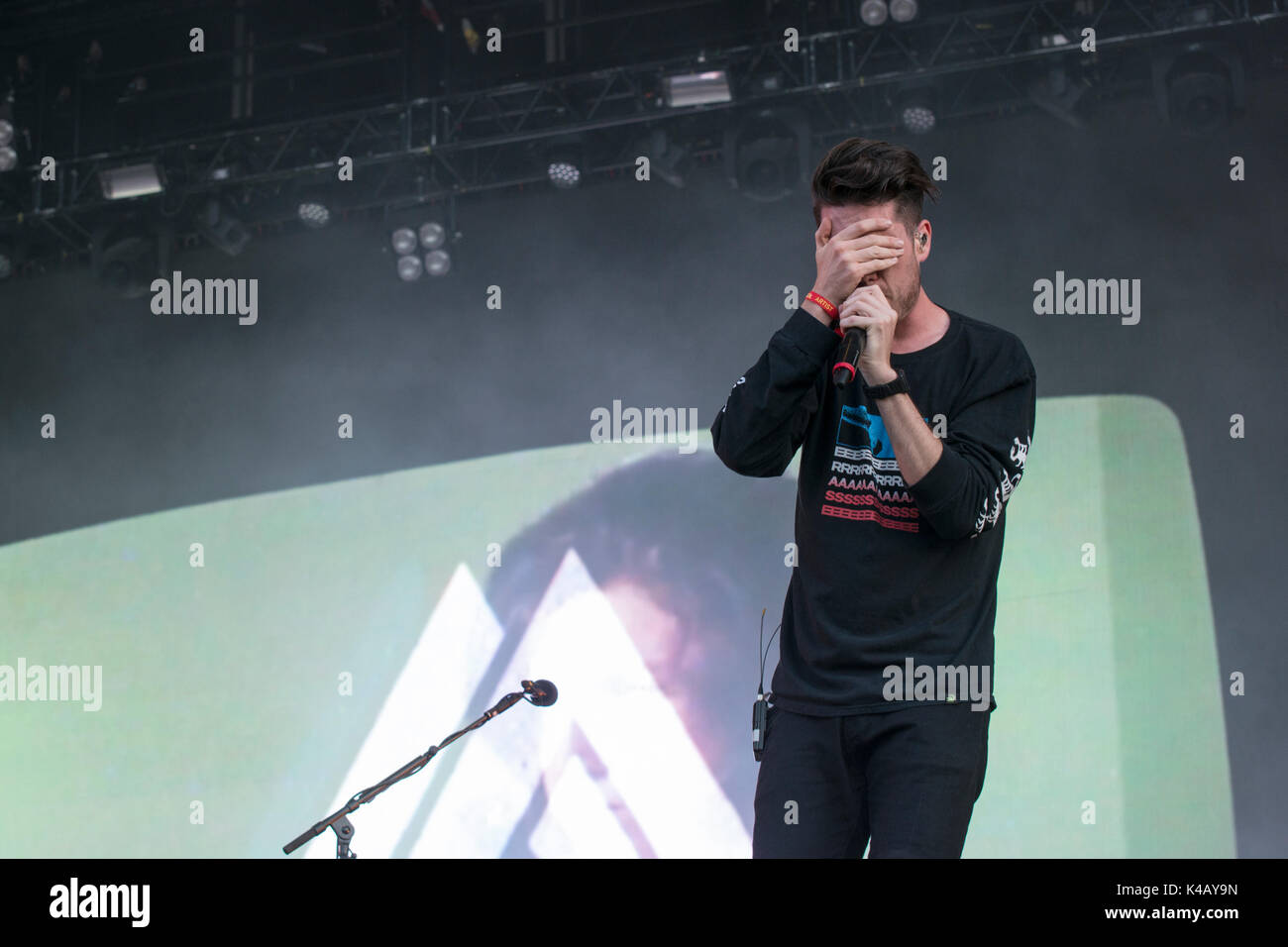 Turku, Finlandia 7 De Julio De 2017 La Banda Brittish Indie Bastille Actúa En La Edición 2017 Del Festival Al Aire Libre Finlandés Ruisrock Foto de stock