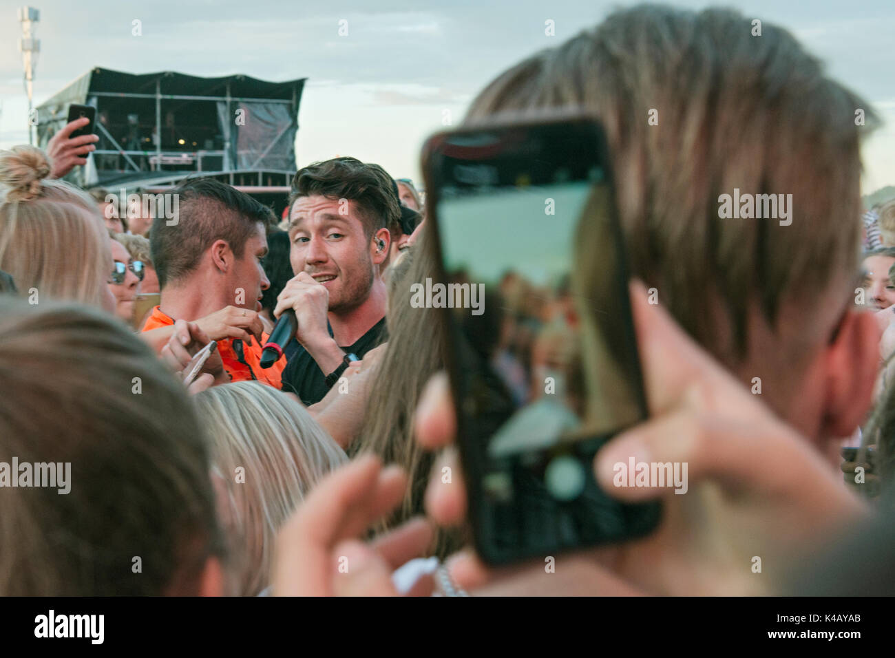 Turku, Finlandia 7 De Julio De 2017 La Banda Brittish Indie Bastille Actúa En La Edición 2017 Del Festival Al Aire Libre Finlandés Ruisrock Foto de stock