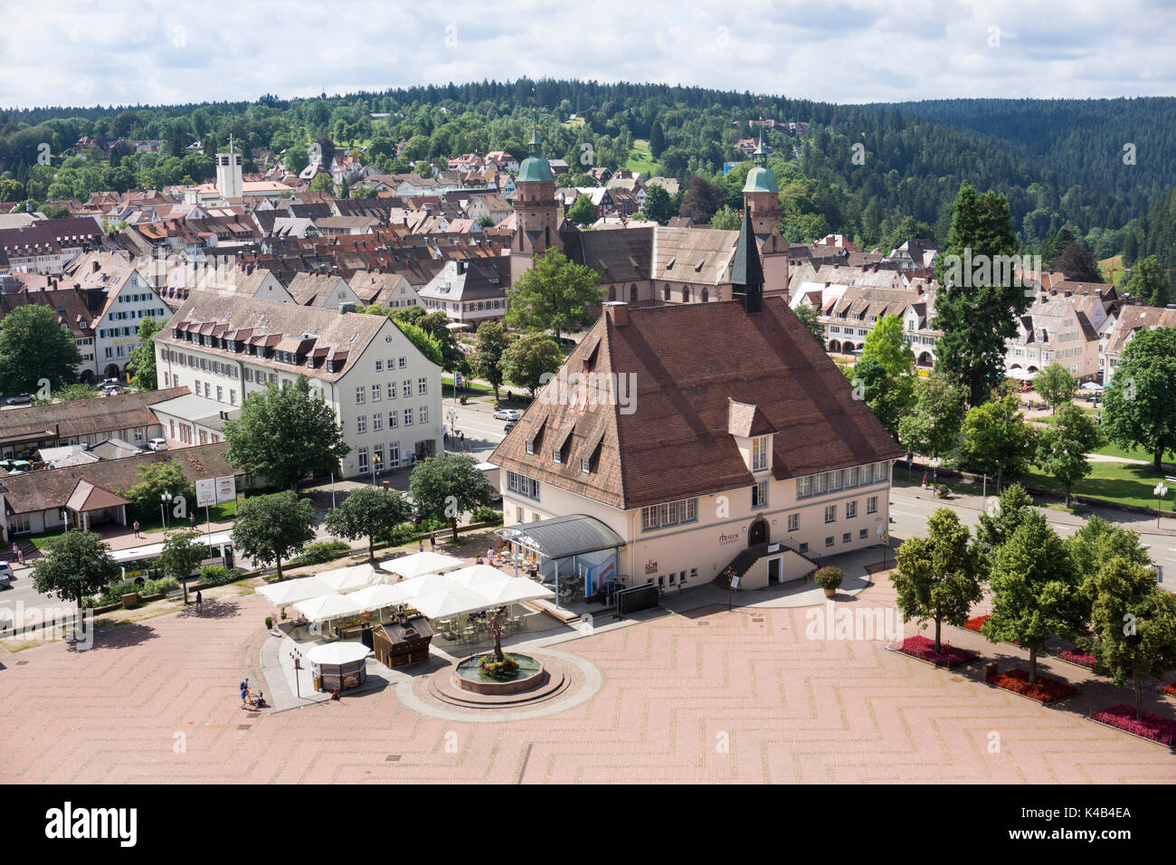 Vista desde la torre del ayuntamiento de la ciudad de Freudenstadt, Selva Negra, Baden Wuerttemberg, Alemania, Europa Foto de stock