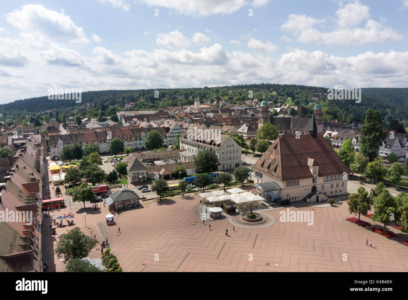 Vista desde la torre del ayuntamiento de la ciudad de Freudenstadt, Selva Negra, Baden Wuerttemberg, Alemania, Europa Foto de stock