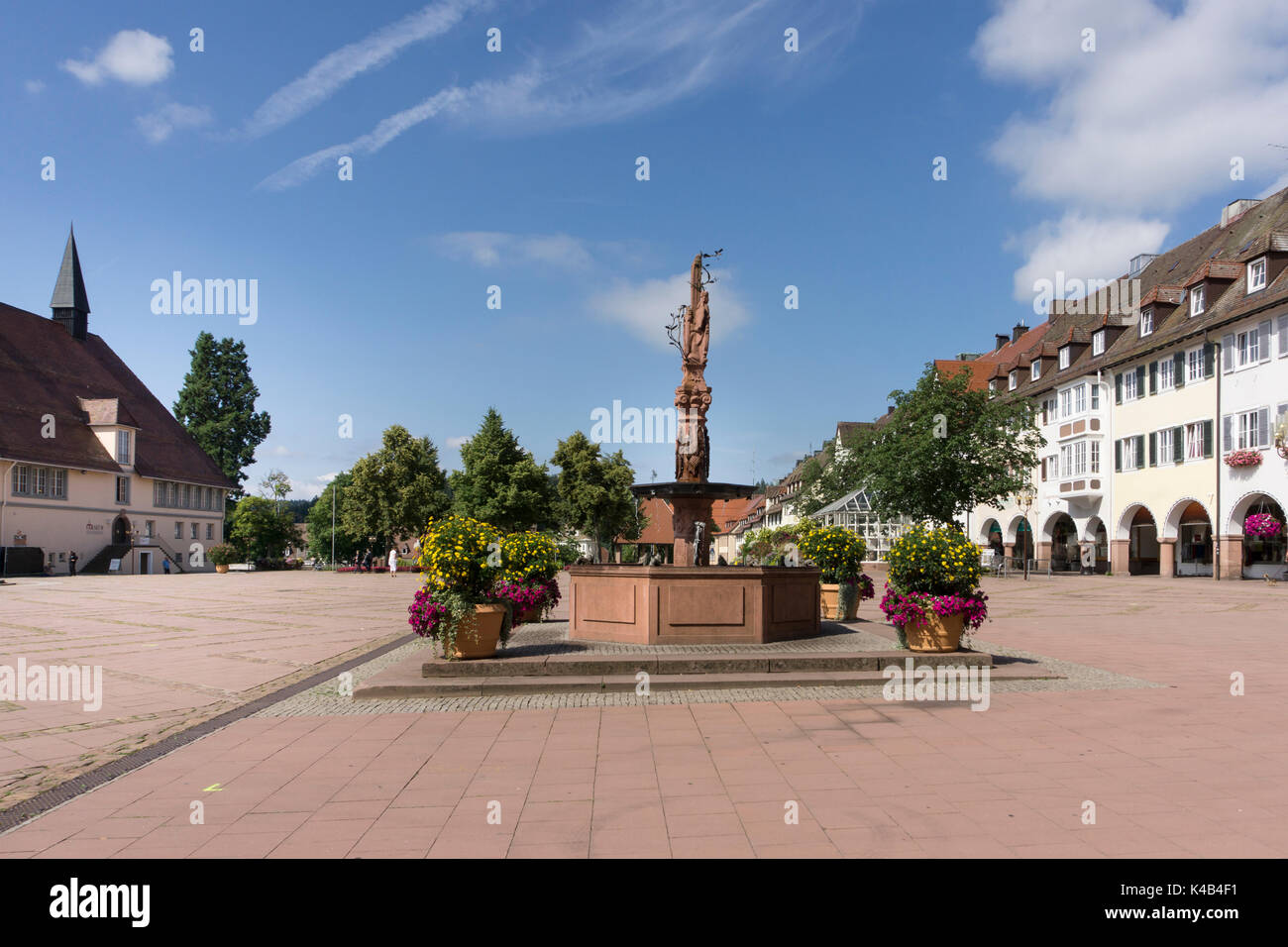 Mercado superior con rathausbrunnen, fuente, oberer marktplatz, freudenstadt, Selva Negra, Baden Wuerttemberg, Alemania, Europa Foto de stock