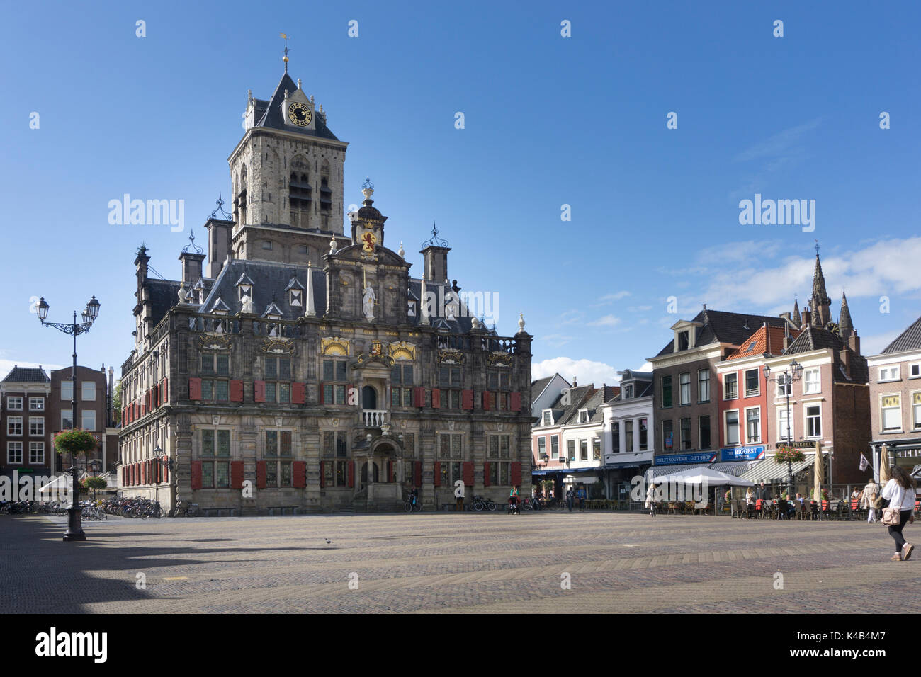 Ayuntamiento con market place, Delft, Holanda, los Países Bajos, Europa Foto de stock