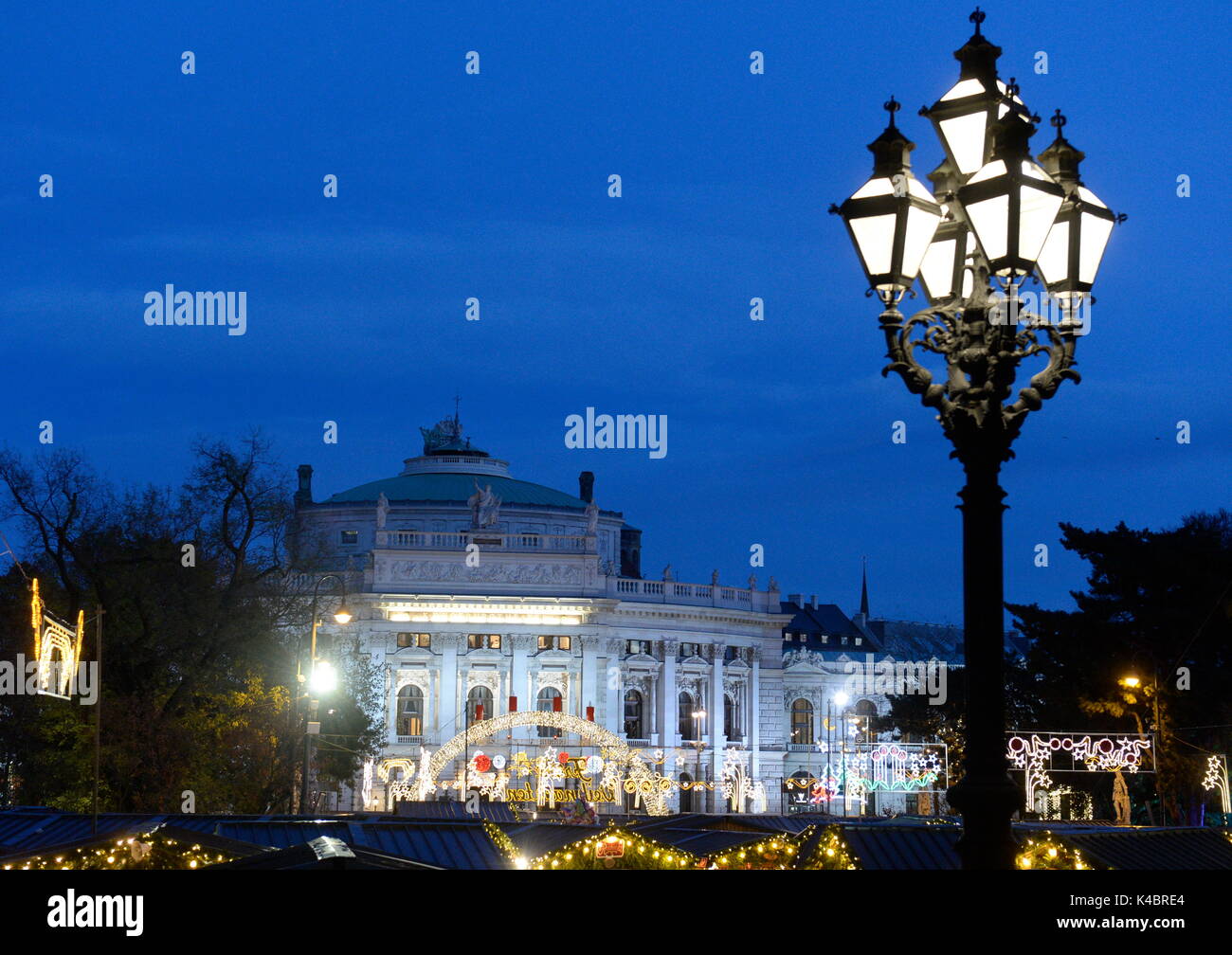Mercado de Navidad en la Rathausplatz de Viena Foto de stock