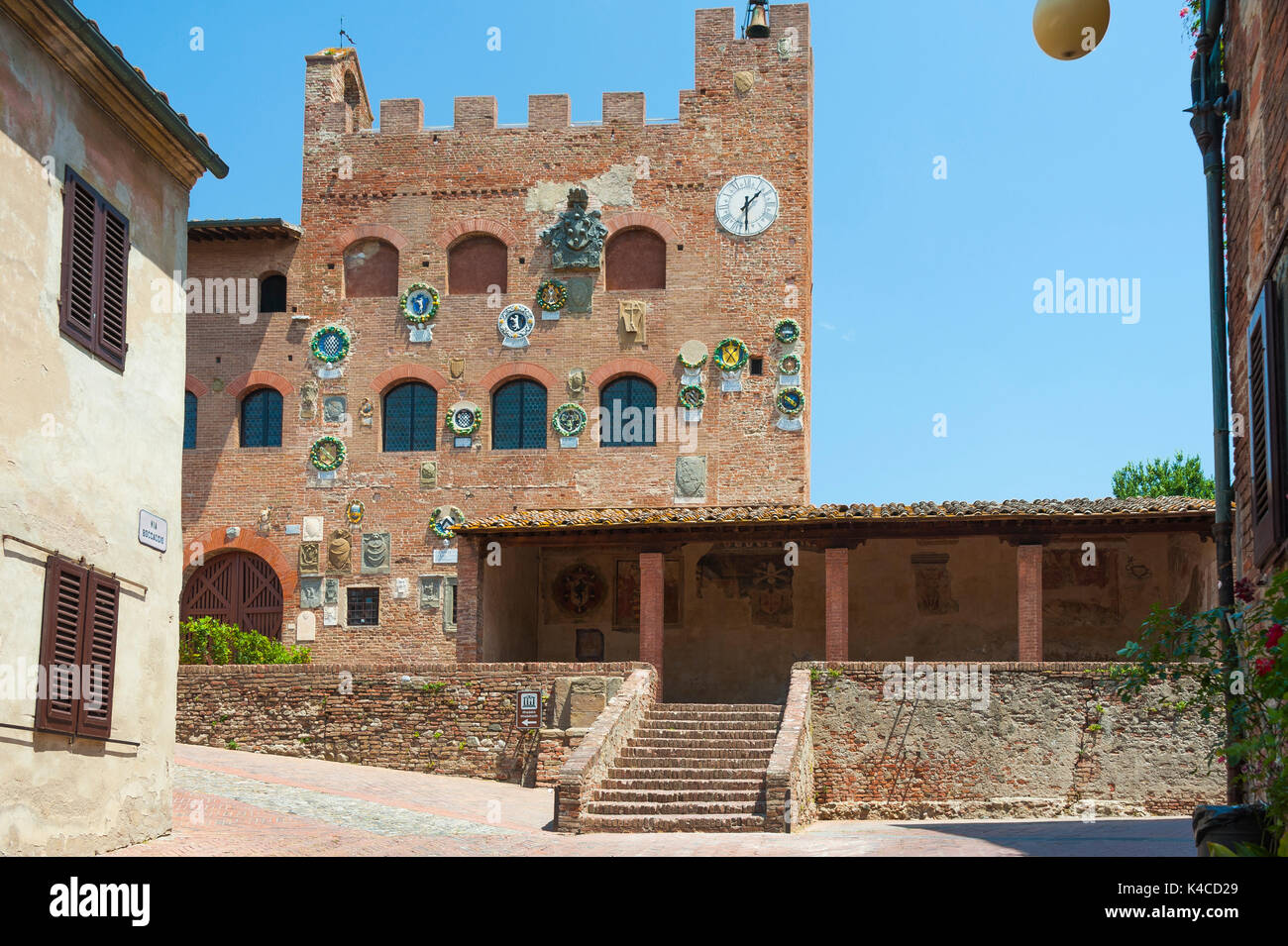 Palazzo pretorio en Certaldo, parte superior de la ciudad, Casco antiguo, en la provincia de Florencia, Toscana, Italia Foto de stock