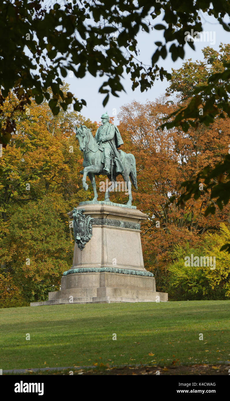 Hofgarten Coburg con Monumento Ecuestre Ernst II, Duque de Sajonia Coburg Gotha Foto de stock