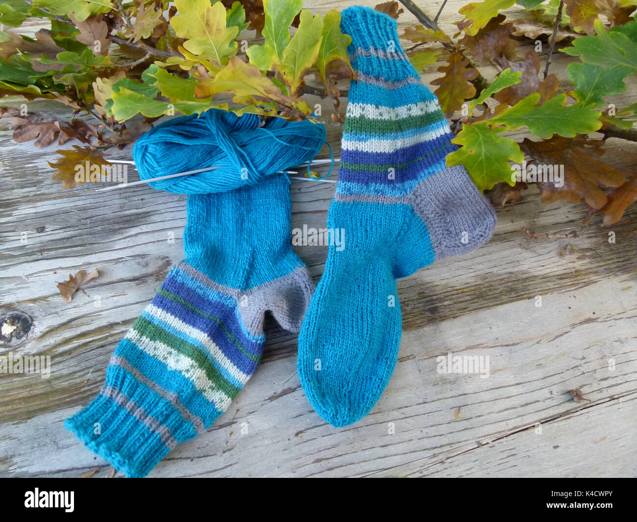 Tejer calcetines de lana, caliente Foto de stock