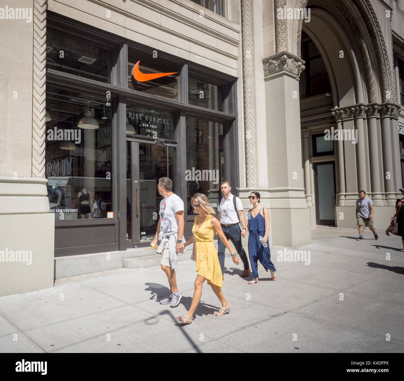 Una tienda de Nike en el distrito de Flatiron en Nueva York el sábado, 26  de agosto de 2017. (© Richard B. Levine Fotografía de stock - Alamy