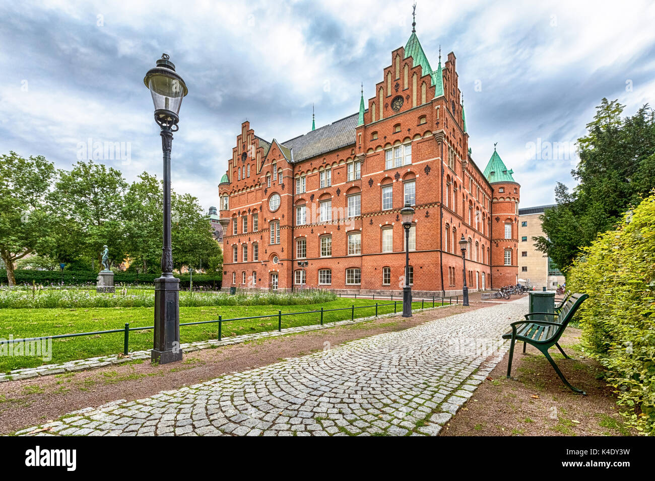 El edificio de la biblioteca de la ciudad de Malmö, Suecia hechas de ladrillo rojo de estilo arquitectónico renacentista Foto de stock
