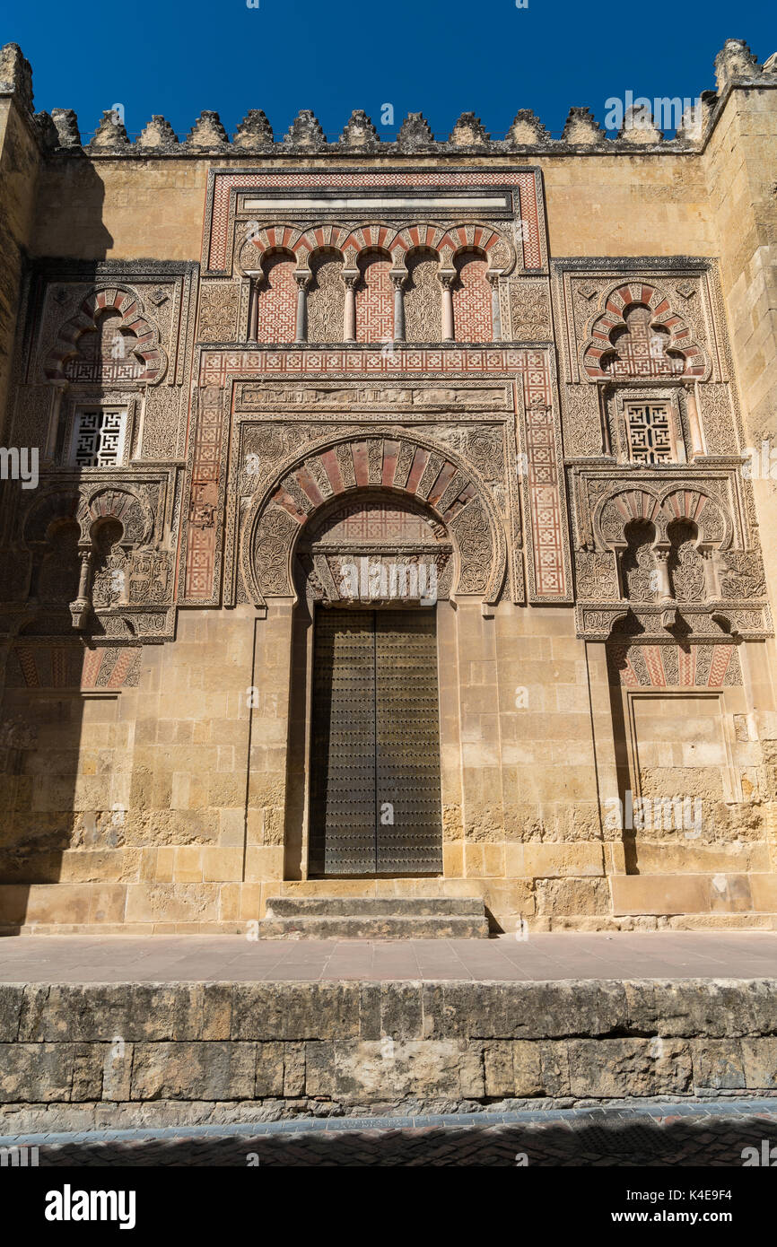 Puerta de San Nicolás en Gran Mezquita/Catedral de Córdoba, España  Fotografía de stock - Alamy