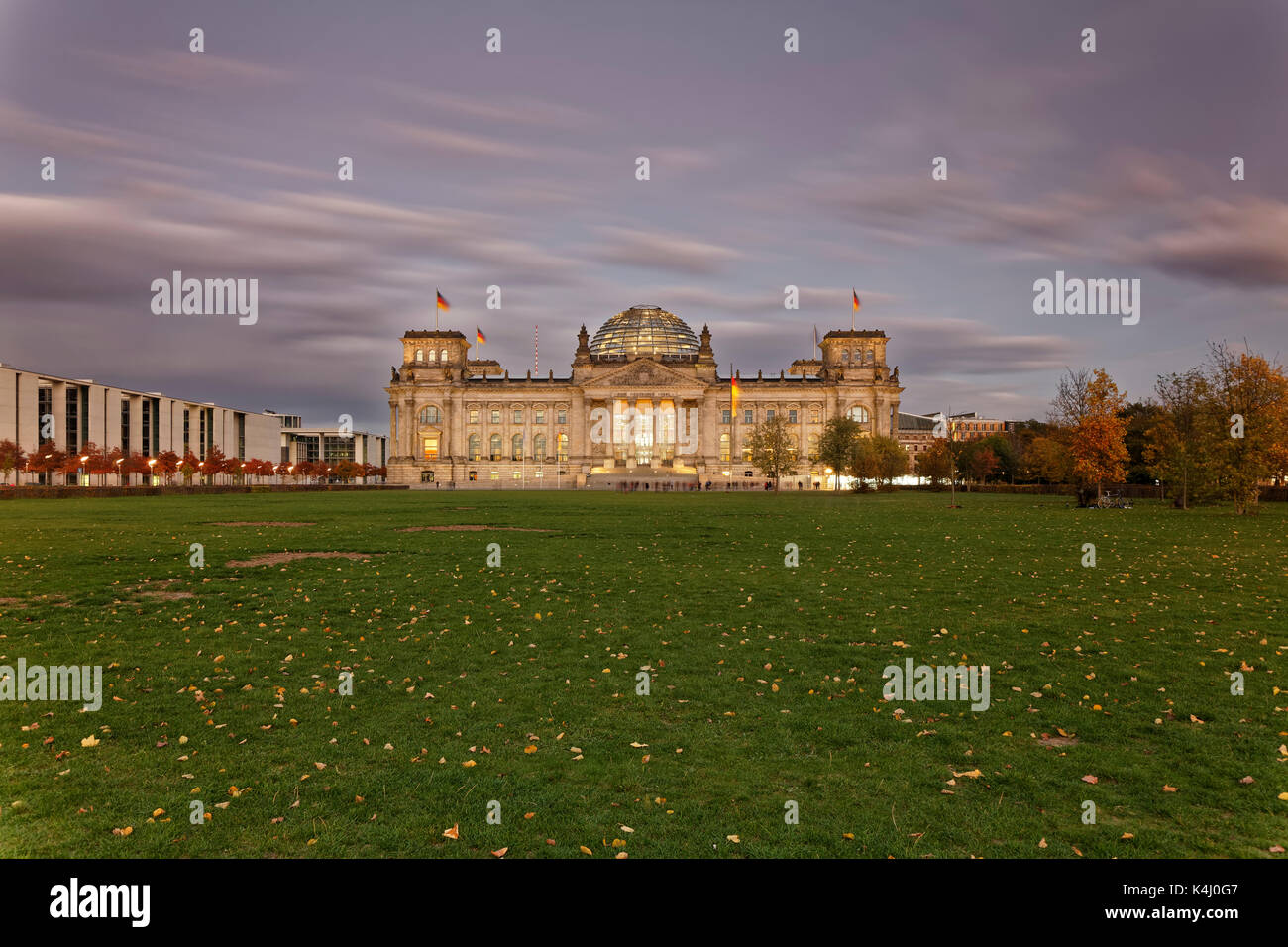 Reichstag, el parlamento alemán (Bundestag), el gobierno del distrito, Berlín, Alemania Foto de stock