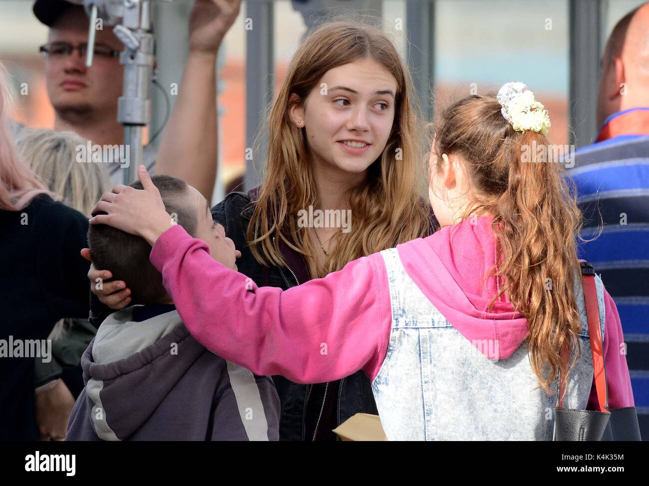 Emilia Jones Hija De Aled Jones El Rodaje De Dos Para Alegria En Weymouth Dorset Gran Bretana Credit Finnbarr Webster Alamy Live News Fotografia De Stock Alamy