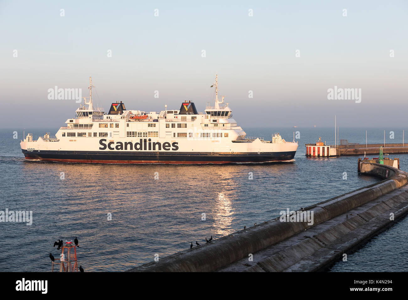 Scandlines ferry Aurora entrando en el puerto de Helsingborg, Suecia. Foto de stock