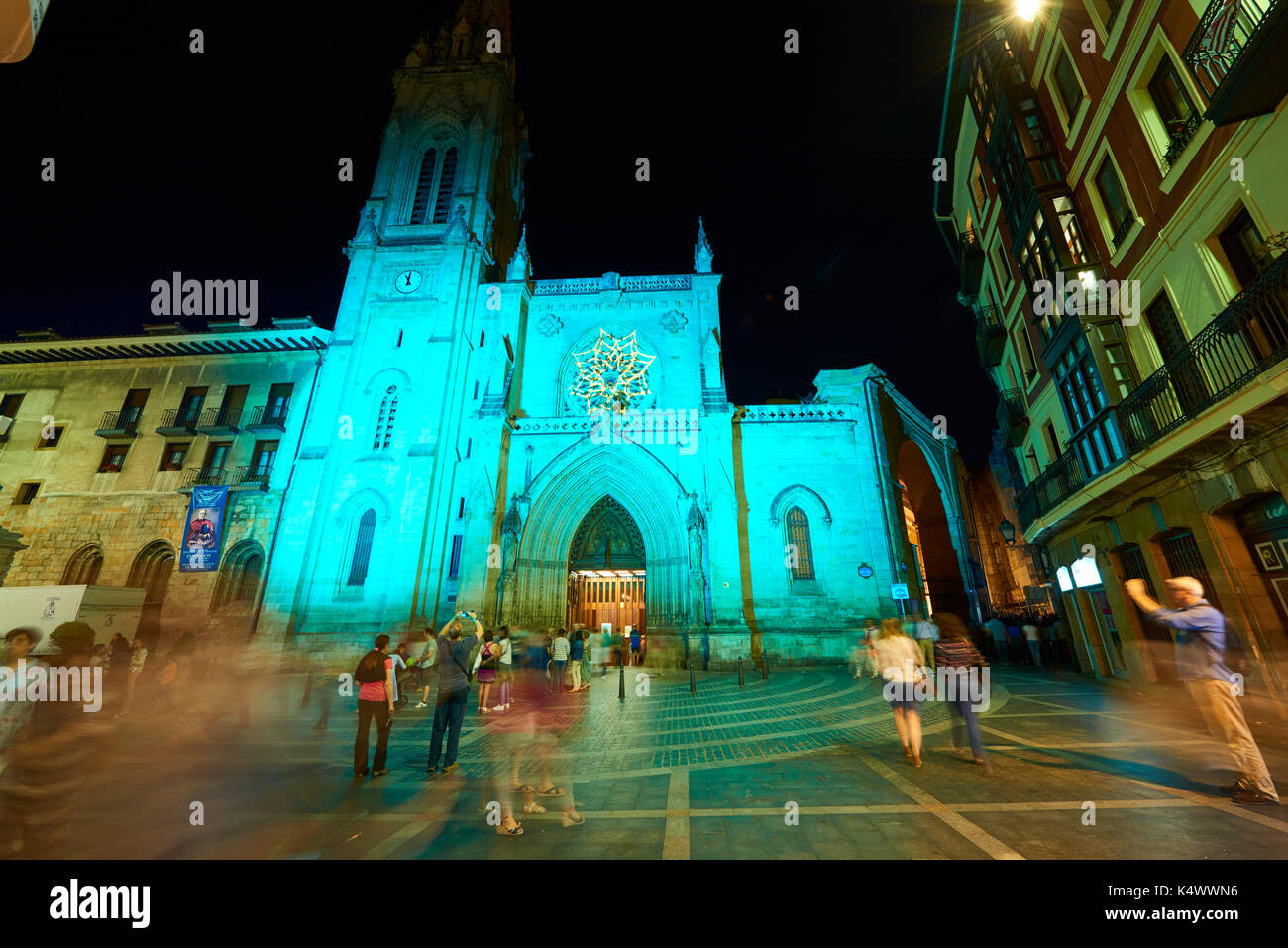 Catedral de Santiago en la noche, Bilbao, Vizcaya, País Vasco, Euskadi, España, Europa Foto de stock