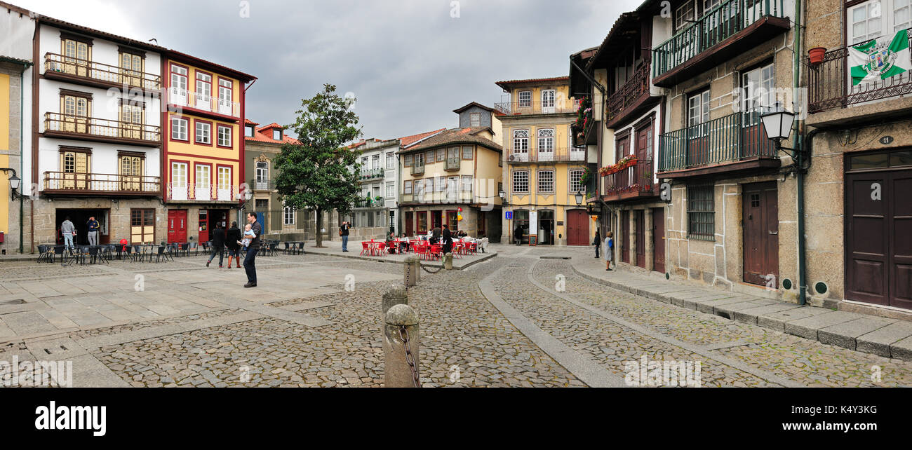 Centro histórico de Guimarães, declarado Patrimonio de la Humanidad por la UNESCO. Portugal Foto de stock