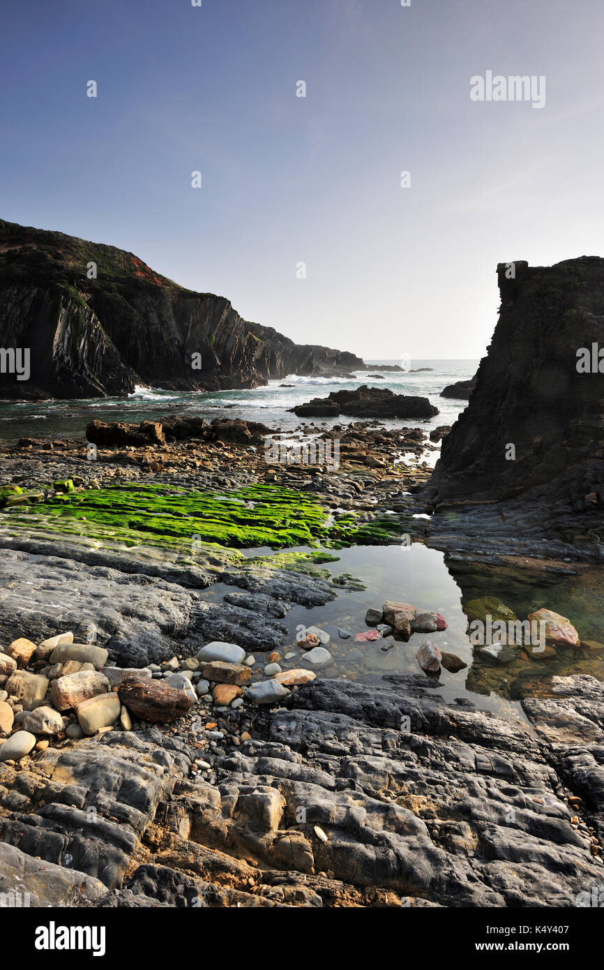 Lapa das pombas, almograve.sudoeste alentejano y Costa Vicentina, parque de la naturaleza de la costa atlántica más salvajes en Europa. Portugal Foto de stock