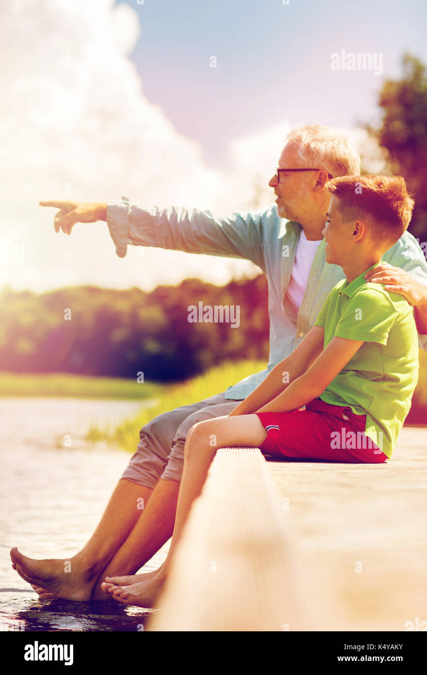 Abuelo niño niño nieto fotografías e imágenes alta resolución Página 3 - Alamy
