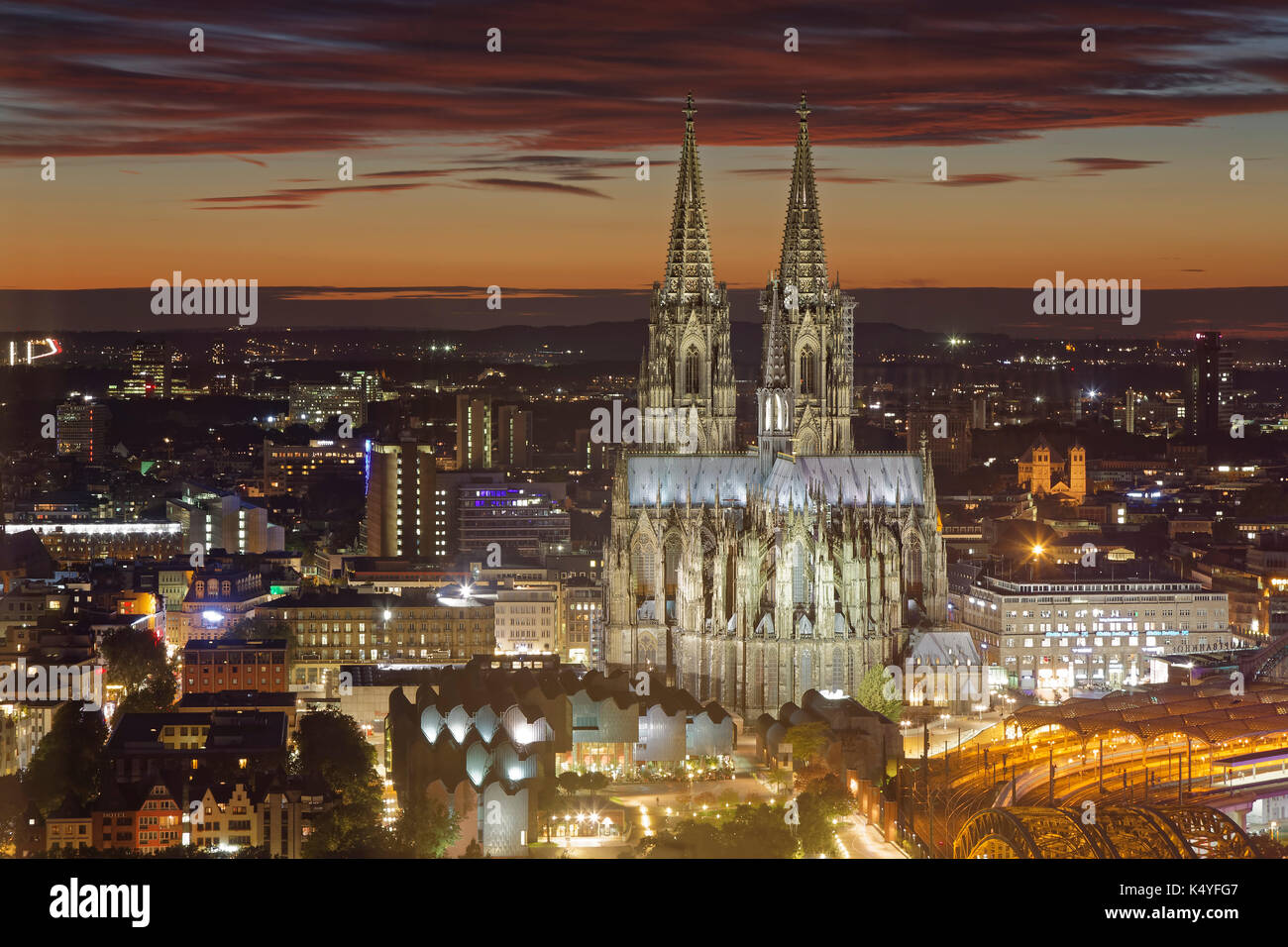 La catedral de colonia al atardecer, Colonia, Renania del Norte-Westfalia, Alemania Foto de stock