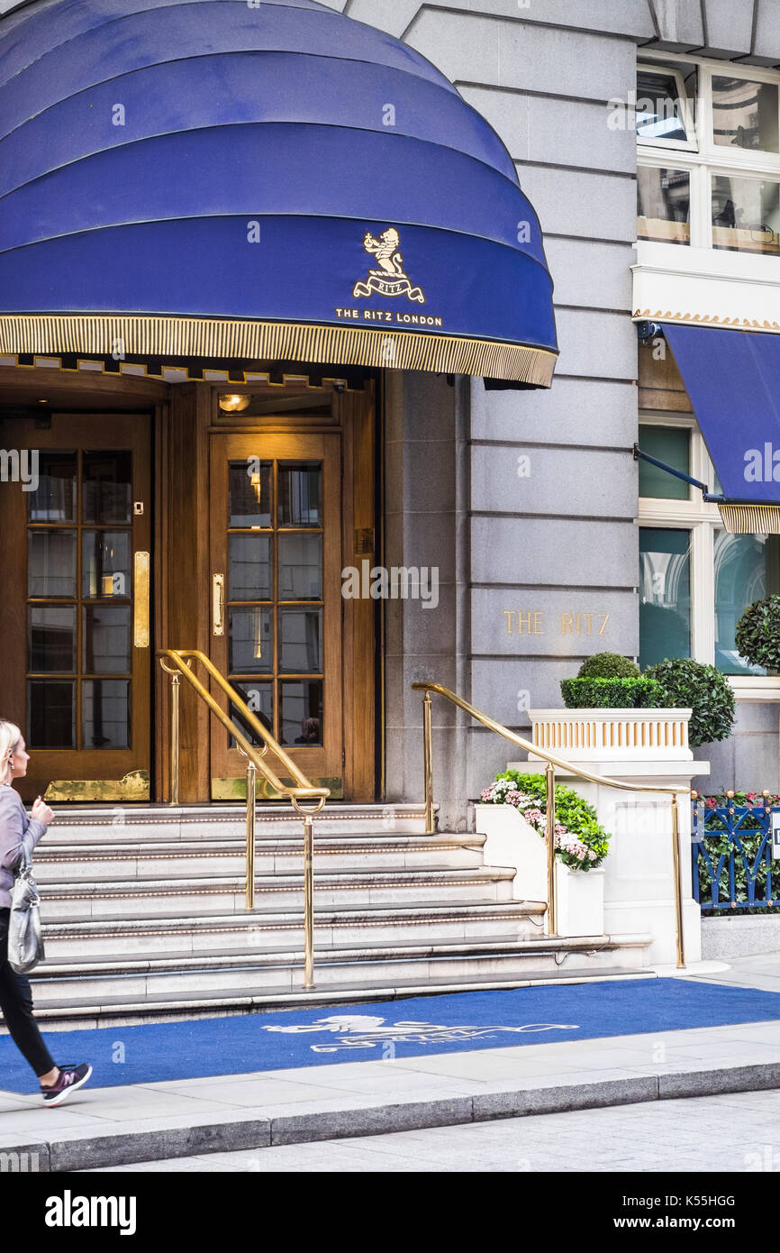 El Ritz de Londres es un grado II, se encuentra el hotel de 5 estrellas situado en Piccadilly en Londres, Inglaterra, Reino Unido. Foto de stock