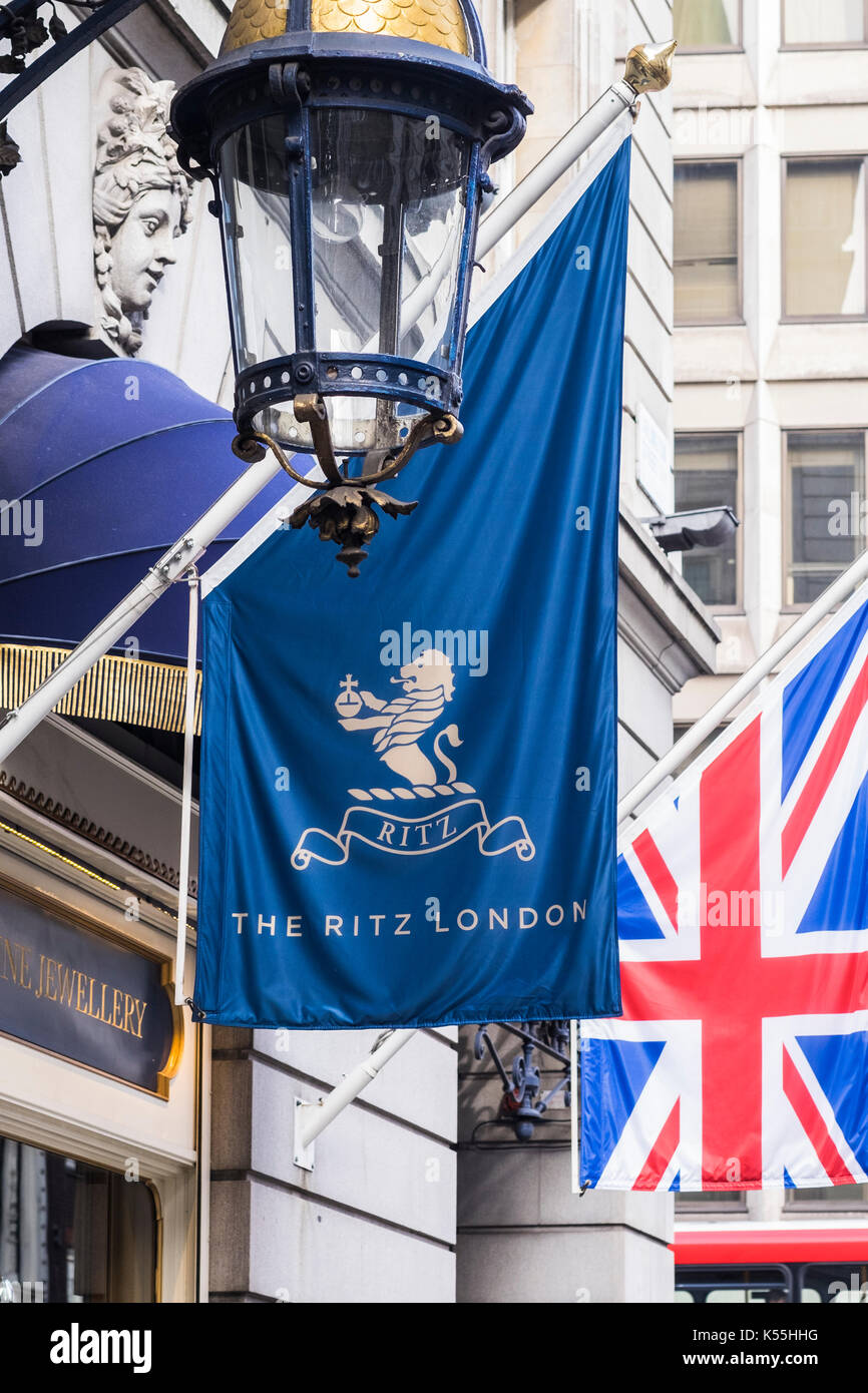 El Ritz de Londres es un grado II, se encuentra el hotel de 5 estrellas situado en Piccadilly en Londres, Inglaterra, Reino Unido. Foto de stock